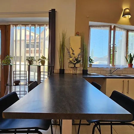 Cite Episcopale Proche Cathedrale Et Passerelle Tatil Evi *