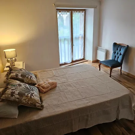 Cite Episcopale Proche Cathedrale Et Passerelle Tatil Evi